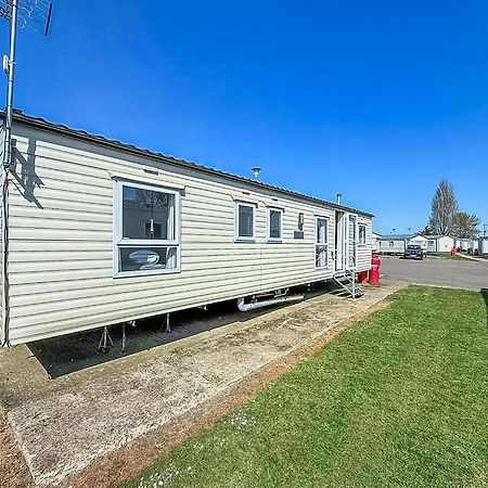 10 Berth Caravan For Hire At Seawick Holiday Park In Essex Ref 27102Sw Клактон-он-Сі Екстер'єр фото