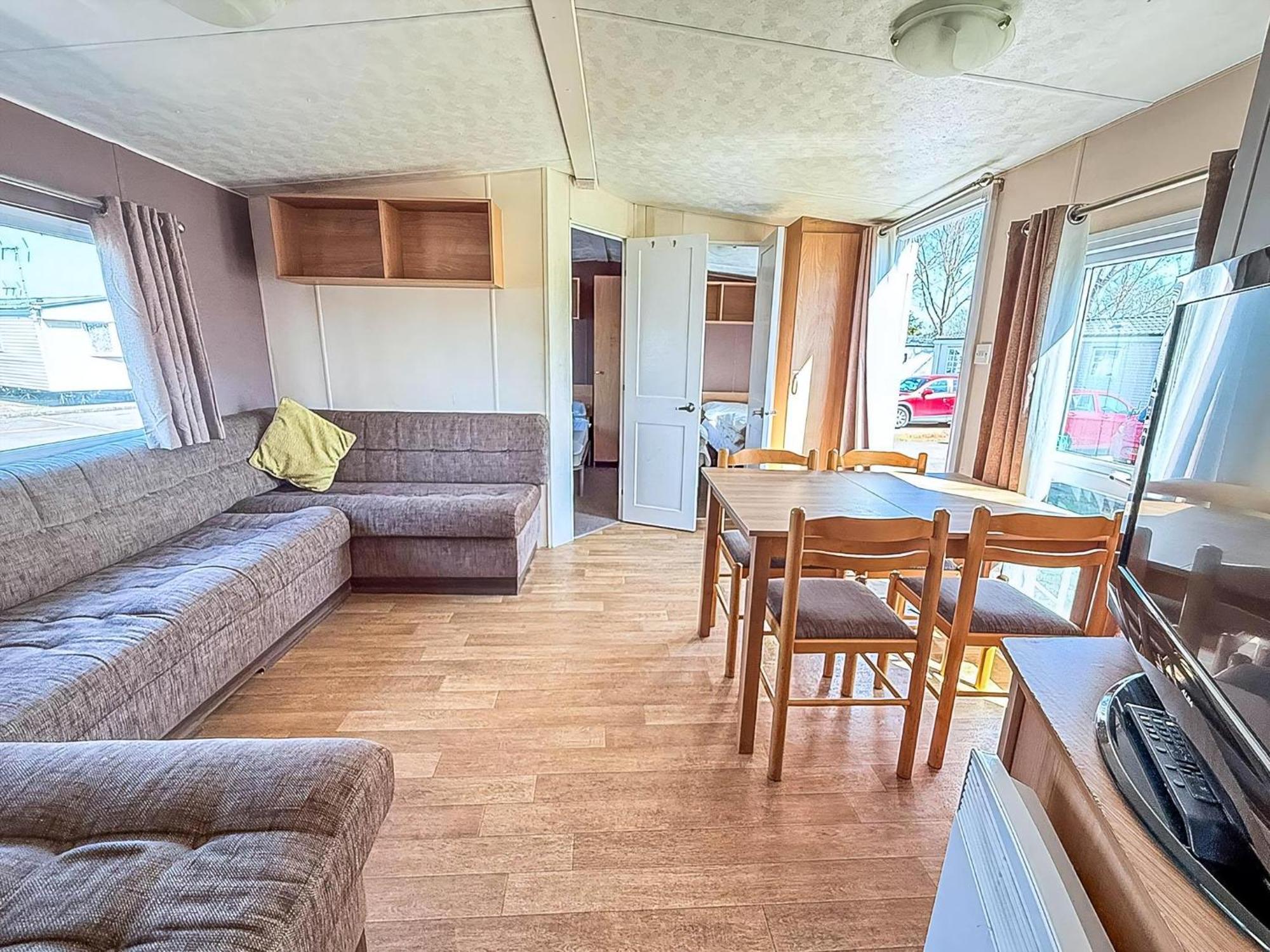 10 Berth Caravan For Hire At Seawick Holiday Park In Essex Ref 27102Sw Клактон-он-Сі Екстер'єр фото