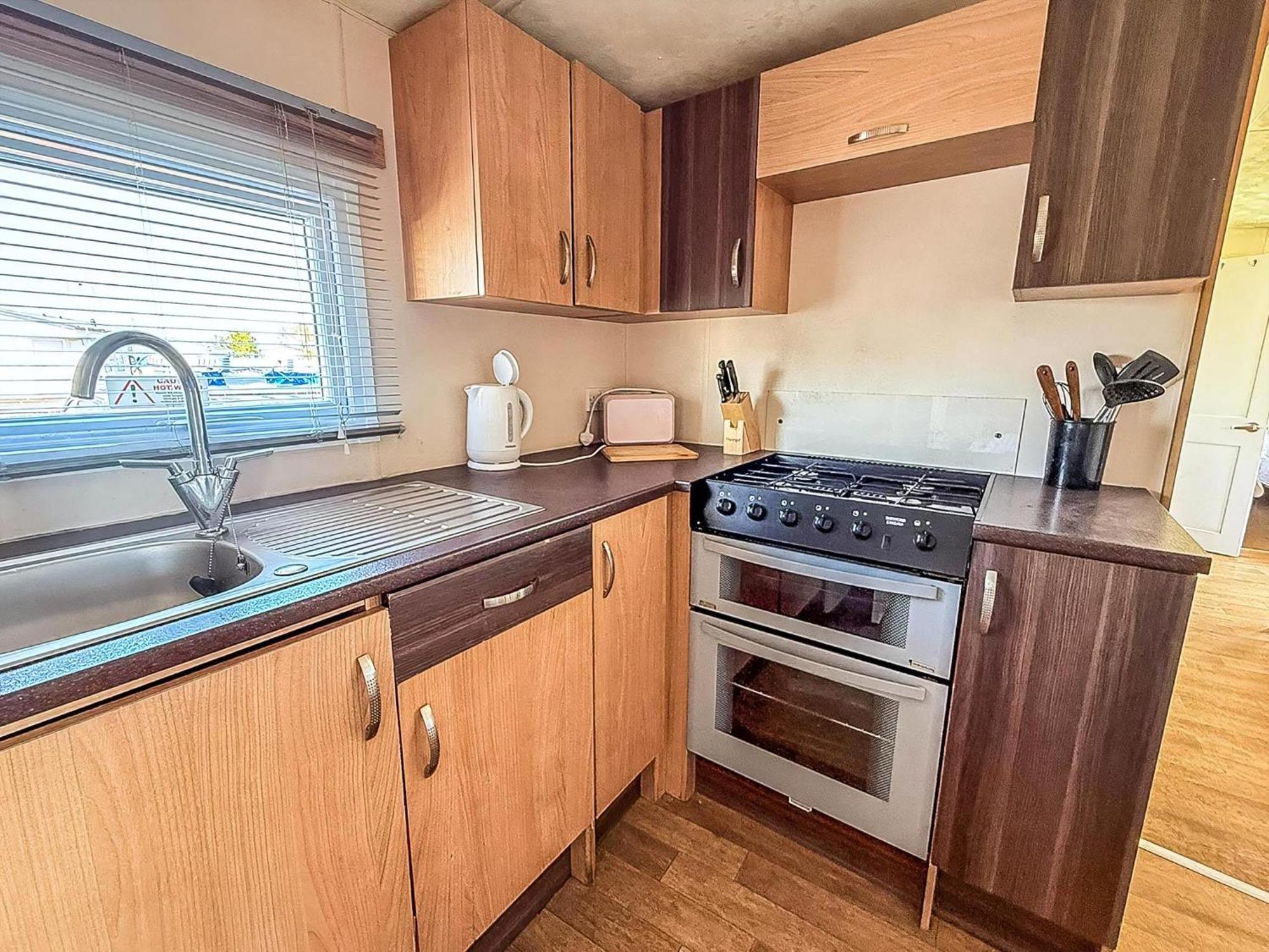 10 Berth Caravan For Hire At Seawick Holiday Park In Essex Ref 27102Sw Клактон-он-Сі Екстер'єр фото