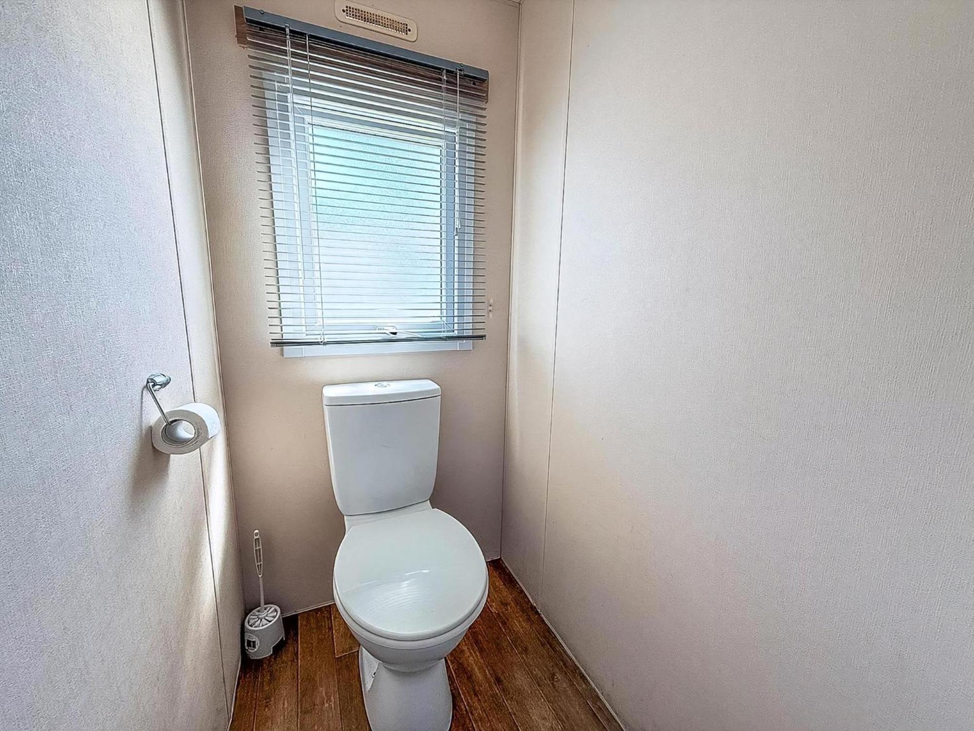 10 Berth Caravan For Hire At Seawick Holiday Park In Essex Ref 27102Sw Клактон-он-Сі Екстер'єр фото