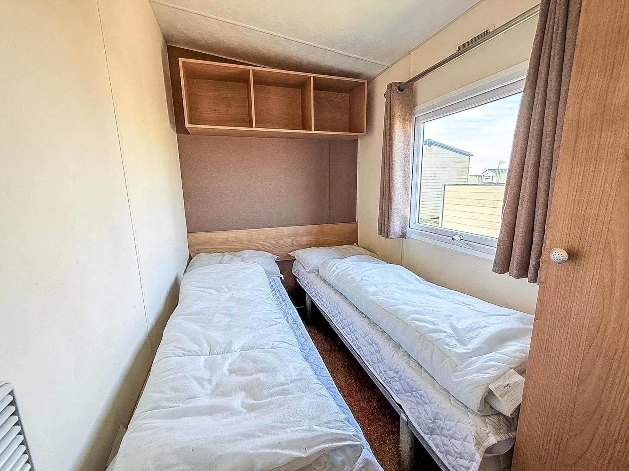 10 Berth Caravan For Hire At Seawick Holiday Park In Essex Ref 27102Sw Клактон-он-Сі Екстер'єр фото